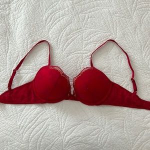 Victoria’s Secret “Dream Angels” push up bra